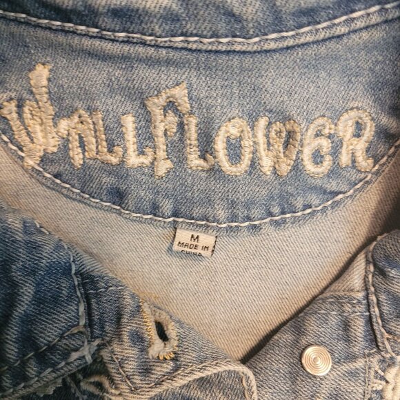Wallflower Denim Vest M Floral Embroidered Ripped Medium Light Wash Fray Detail - Picture 3 of 8
